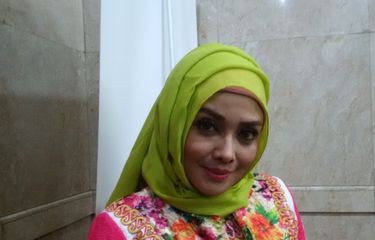 Terry Putri berpose dalam sebuah acara di Jakarta Convention Center (JCC), Senayan, Jakarta Pusat, Jumat (20/4/2018).