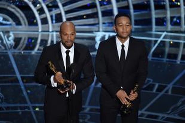 Lonnie Lynn alias Common dan John Stephens alias John Legend menerima penghargaan Original Song untuk lagu Glory yang menjadi lagu tema film Selma, dalam Academy Awards atau Piala Oscar ke-87 di Dolby Theatre, Hollywood, California (AS), Minggu (22/2/2015) .