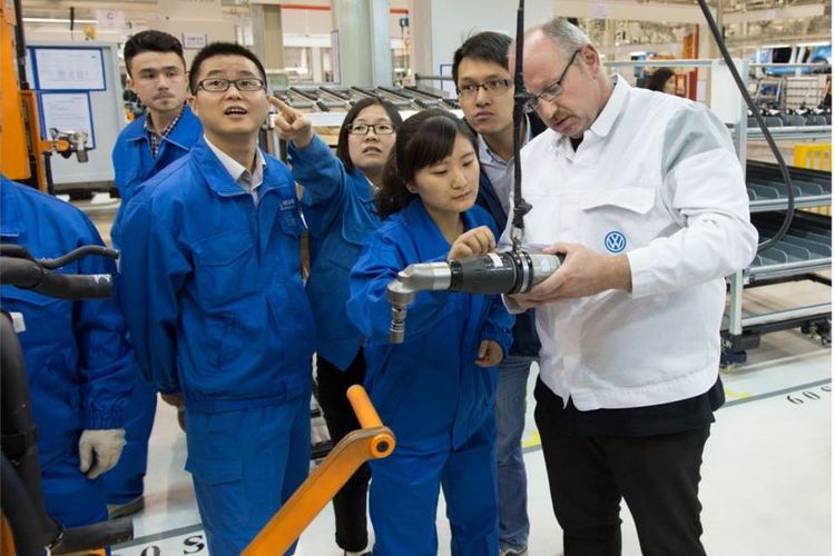 Pabrik Volkswagen di Urumqi memproduksi sekitar 20.000 mobil setiap tahun, yang merupakan produksi terkecil jika dibanding pabrik VW lainnya di China.