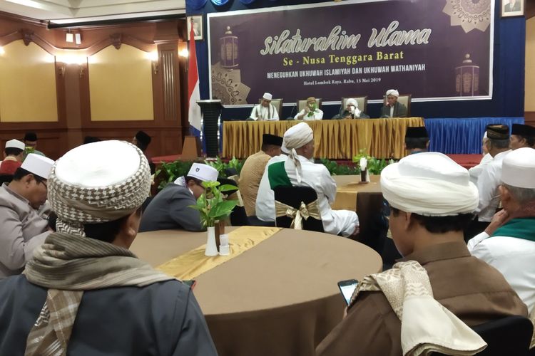 Suasana pertemuan ulama se-NTB di Hotel Lombok Raya Mataram, mengimbau masyarakat agar taat atas hasil yang akan ditetapkan KPU dalam dalam hasil Pemilu 2019 .