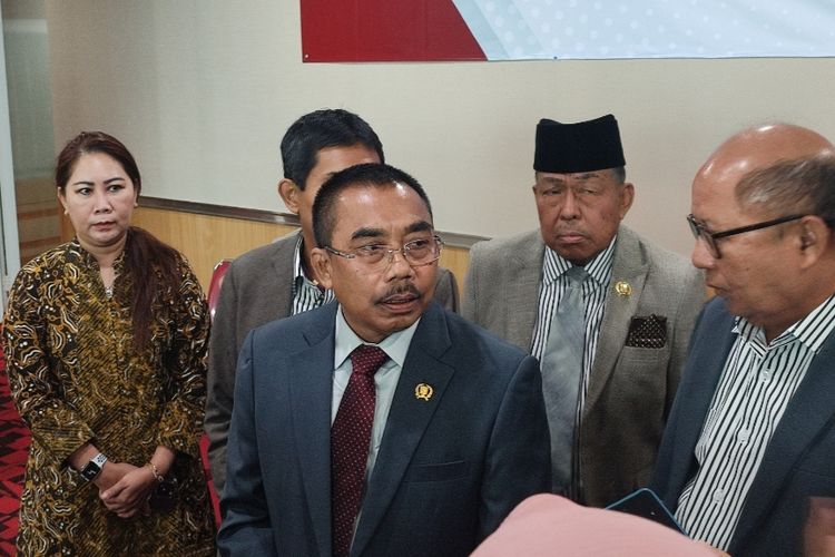 Ketua Fraksi PDI Perjuangan DPRD DKI Gembong Warsono di DPRD DKI Jakarta, Senin (9/10/2023).