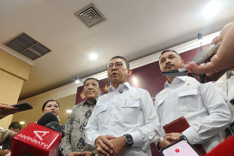 Tulis Ulang Sejarah Indonesia, Fadli Zon Mau 