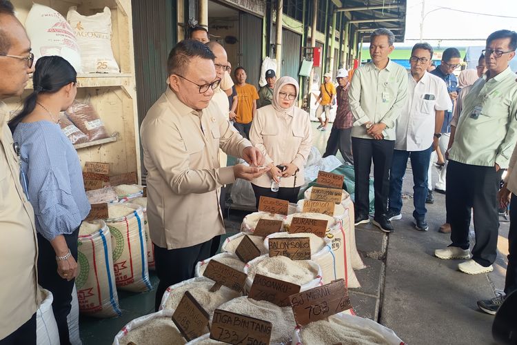 Harga Beras Naik di Pasar Induk Cipinang Jaktim, KSP Dudung Pastikan Stok Melimpah