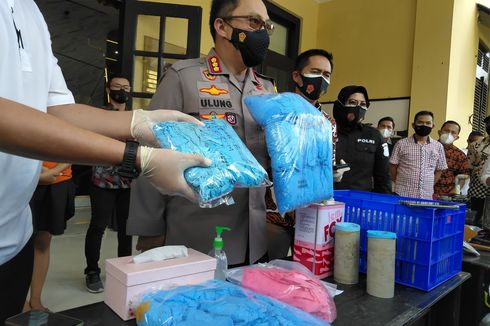 Polisi Sita 2,5 Ton Sarung Tangan Medis Bekas, Didaur Ulang, Dijual ke Jakarta dan Surabaya