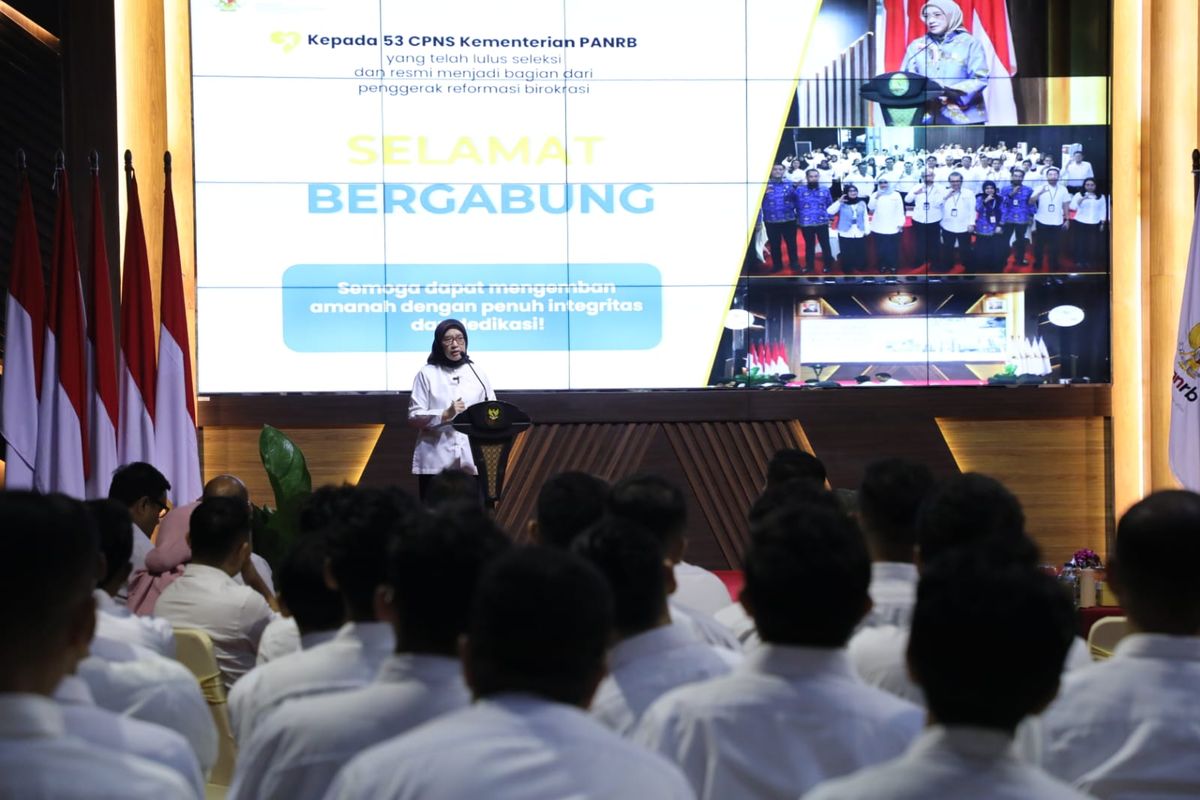 Menteri Pendayagunaan Aparatur Negara dan Reformasi Birokrasi (PANRB) Rini Widyantini dalam sambutan penutupan Orientasi Wawasan dan Tugas (Orwastu) CPNS Kementerian PANRB Tahun Anggaran 2024 di Jakarta, yang diikuti oleh 53 CPNS baru, Senin (16/6/2025).