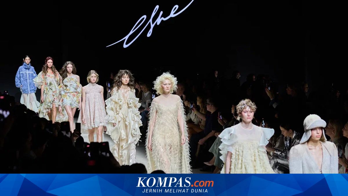 Moscow Fashion Week 2026 menjadi titik temu antara tradisi artisan yang mendalam, inovasi desainer muda, dan komitmen terhadap praktik berkelanjutan.