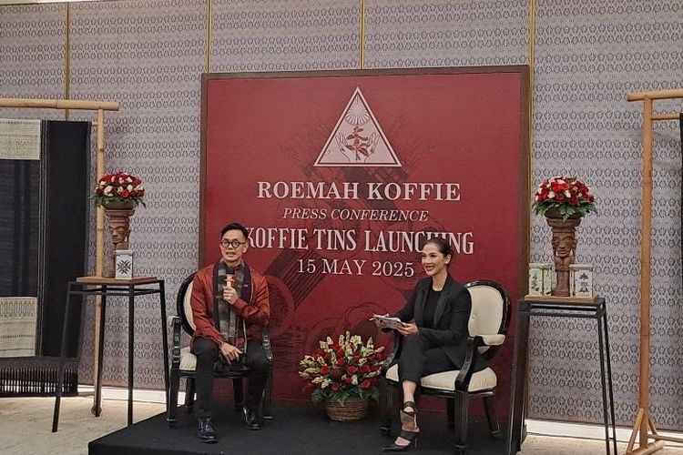 Chief Executive Officer (CEO) Roemah Koffie, Felix TJ, dalam konferensi pers peluncuran Koffie Tins di ajang World of Coffee (WOC) 2025 di Jakarta Convention Center (JCC), Jakarta Pusat, Kamis (15/5/2025). 