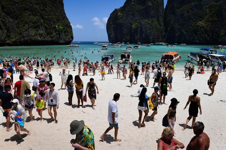 Suasana di Pantai Maya yang ada di Pulau Phi Phi, Thailand.