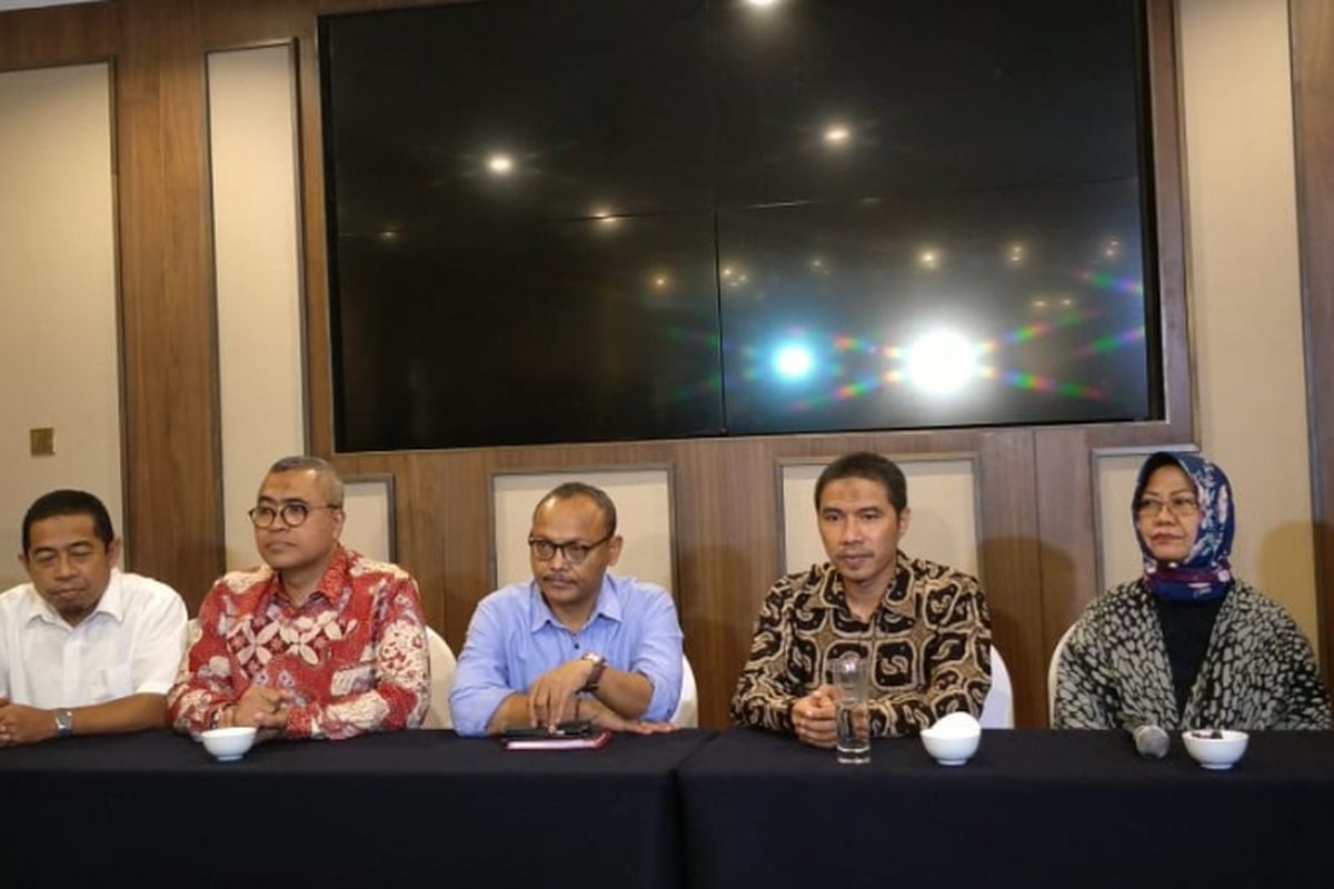 Pimpinan DPD Partai Gerindra DKI Jakarta, DPW Partai Keadilan Sejahtera (PKS) DKI Jakarta, dan tim panelis uji kepatutan dan kelayakan (fit and proper test) calon wakil gubernur DKI saat konferensi pers di Hotel Aryaduta, Jakarta Pusat, Rabu (23/1/2019).