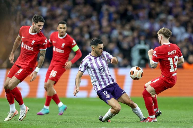 Suasana pertandingan Toulouse vs Liverpool pada laga Grup E Liga Europa 2023-2024 di Stadium de Toulouse, Perancis, Jumat (10/11/2023) dini hari WIB. (Photo by Charly TRIBALLEAU / AFP)