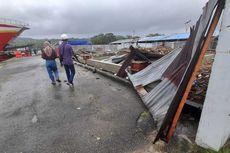 Banjir Rob di Maluku Tengah, Talud 20 Meter hingga Pagar Pelabuhan Rusak