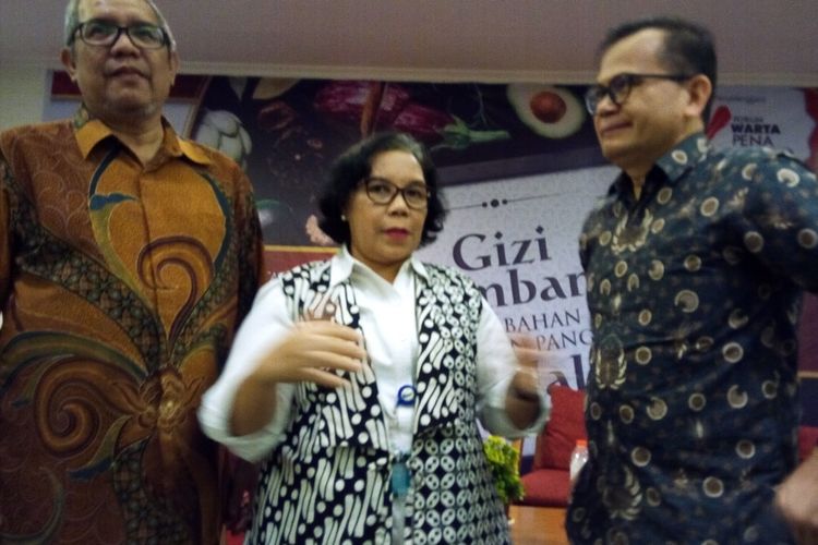 Ketua Persatuan Pabrik Monosodium Glutamate dan Glutamic Acid Indonesia (P2MI) M. Fachrurozy, Pelaksana Tugas (Plt) Deputi Bidang Pengawasan Pangan Olahan Badan Pengawasan Obat dan Makanan (POM) Tetty Sihombing,  dan Prof. Dr. Ir. Hardinsyah, Ahli Gizi sekaligus Ketua Umum Pergizi Pangan Indonesia.

Ketiganya menjadi pembicara pada diskusi Gizi Seimbang dari Bahan Tambahan Pangan Halal yang diselanggarakan oleh Forum Warta Pena (FWP) dan P2MI di  Jakartat, Rabu (19/6/2019). 


