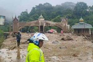Jalan Ambles di Lembah Anai, Jalur Padang-Bukittinggi Ditutup