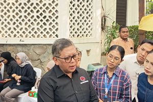Duka Kepergian Guruh Soekarnoputra, PDI-P Kibarkan Bendera Setengah Tiang Selama 7 Hari
