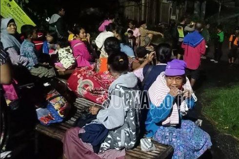 Banjir Terjang Kabupaten Madiun, Ratusan Warga Mengungsi, Lansia dan Anak-anak Kedinginan