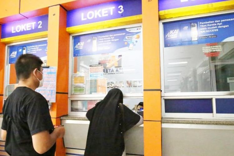 Pembelian tiket di loket  PT KAI Divre I Sumatera Utara