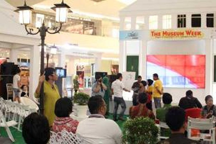 The Museum Week diselenggarakan pada 27 Agustus sampai 1 September 2013 di atrium Senayan City, Jakarta.