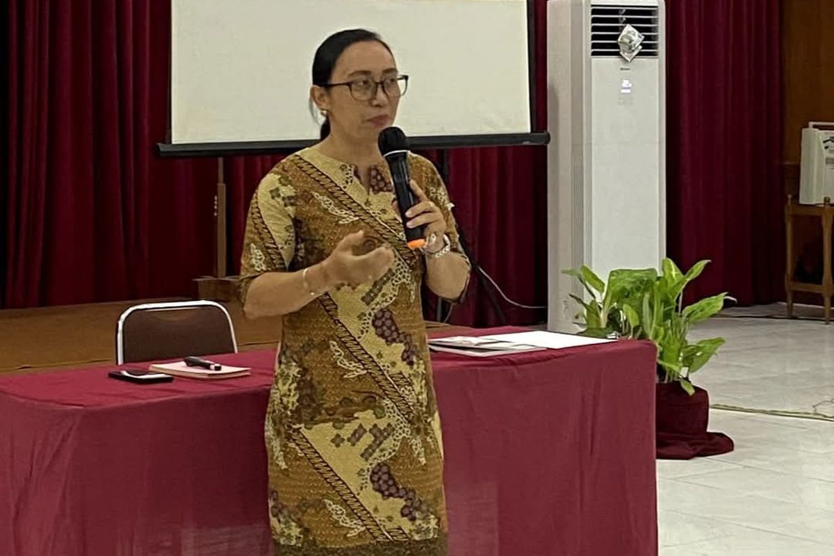 Ni Ketut Jeni Adhi, S.Psi, M.Psi, Psikolog saat memberikan sosialisasi terkait kesehatan mental.