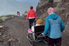 Kebakaran Hutan Tak Ganggu Aktivitas Pendakian di TWA Kawah Ijen