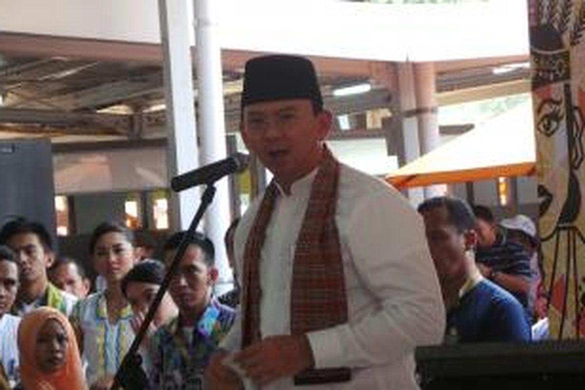 Gubernur DKI Jakarta Basuki Tjahaja Purnama meresmikan program penertiban pedagang kaki lima (PKL) melalui 