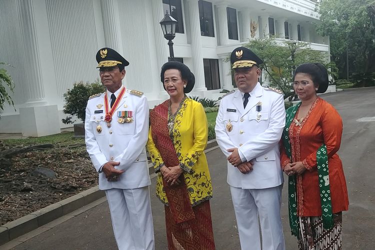 Sri Sultan Hamengku Buwono X dan KGPAA Paku Alam X usai dilantik sebagai Gubernur dan Wakil Gubernur Daerah Istimewa Yogyakarta (DIY). Pelantikan berlangsung di Istana Kepresidenan, Jakarta pada Selasa (10/10/2017) sore.