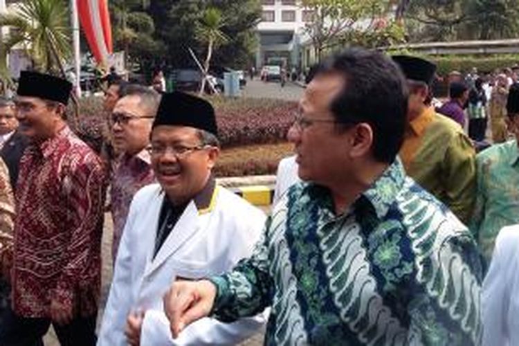 Presiden PKS Sohibul Iman bersama Ketua DPD RI Irman Gusman, dan beberapa
petinggi lembaga negara, dalam Musyawarah Nasional ke-4 Partai Keadilan
Sejahtera, di Hotel Bumi Wiyata, Depok, Jawa Barat, Senin (14/9/2015).
