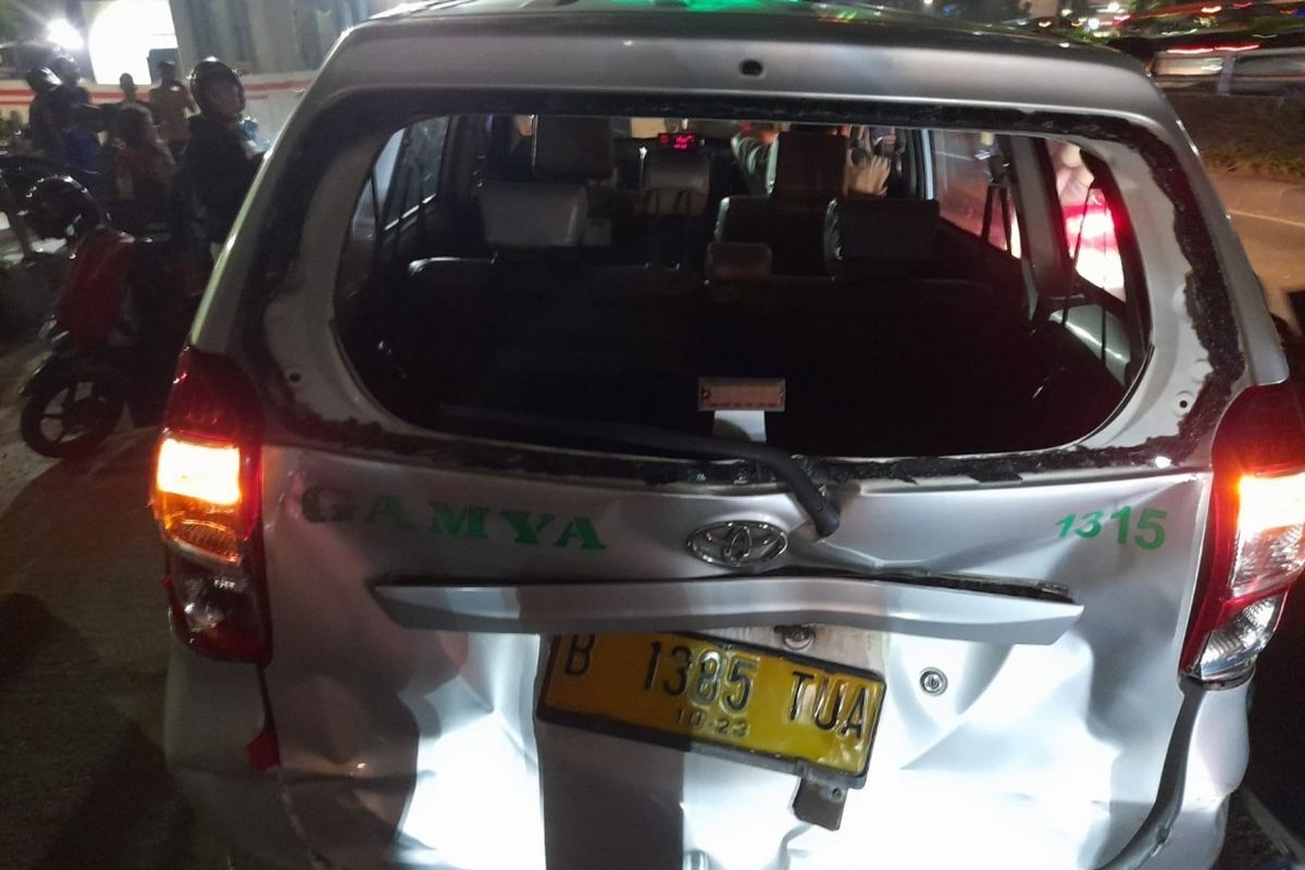 Kecelakaan yang melibatkan mobil dan sejumlah pemotor terjadi di Jalan MT Haryono, Pancoran, Jakarta Selatan pada Rabu (25/5/2022) malam. Dua pemotor tewas 