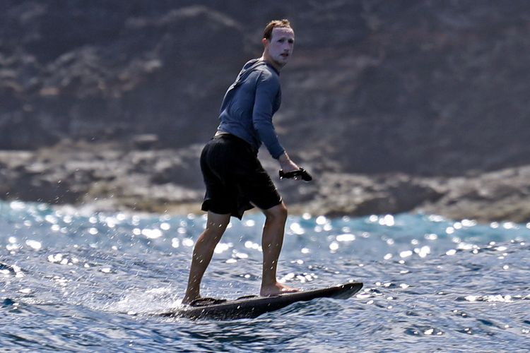 Mark Zuckerberg memakai tabir surya