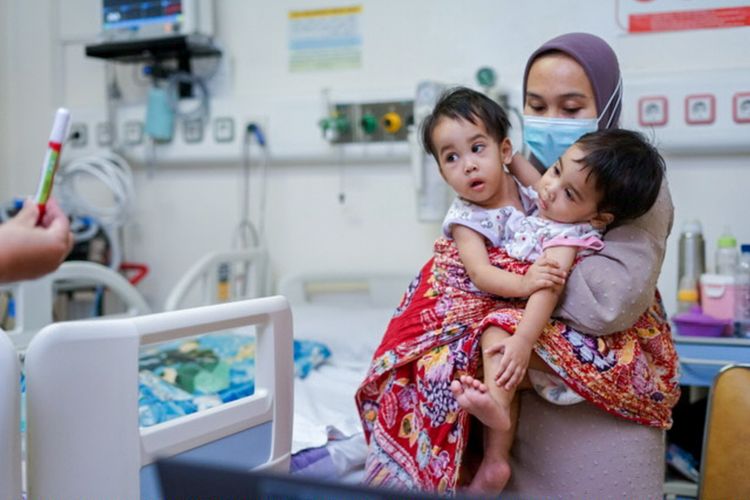 Bayi kembar siam Zaina dan Zahira berhasil menjalani operasi pemisahan di RSHS Bandung.