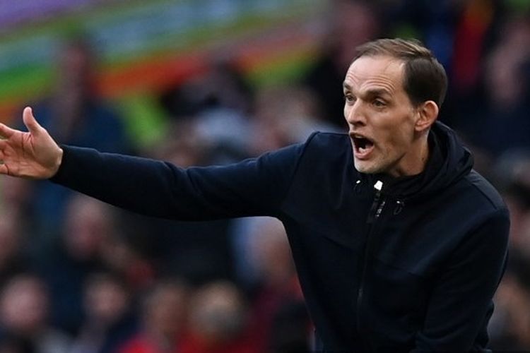 Thomas Tuchel memimpin Chelsea saat melawan Liverpool di final Piala Liga Inggris 2022.