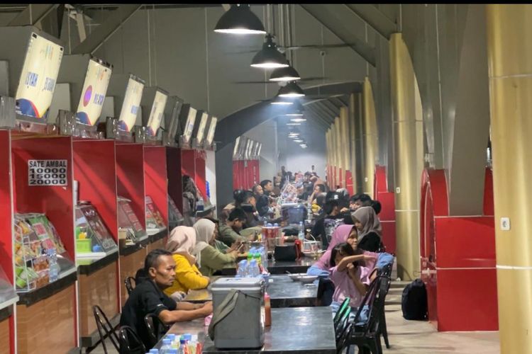 Pusat Kuliner Kabupaten Kebumen di Alun-alun Kapal Mendoan