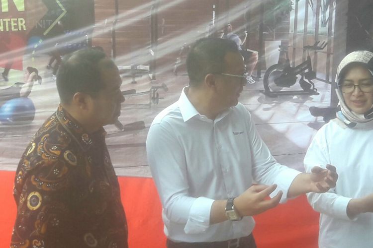 Presiden Direktur GIB Land, Hanifa M Cokrodihardjo, bersama Wali Kota Tangerang Selatan, Airin Rahmi Diani, saat peluncuran fasilitas Community Center di Urban Heights Residence (UHR), Serpong, Tangerang Selatan, Minggu (25/2/2018).
