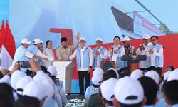 Mendagri Dampingi Presiden Prabowo Luncurkan 80.000 Kopdeskel Merah Putih