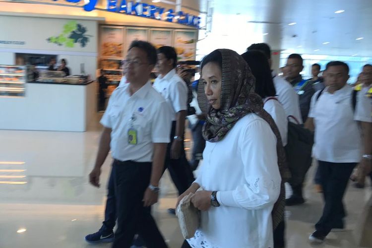 Menteri Badan Usaha Milik Negara (BUMN) Rini Soemarno saaf meninjau Yogyakarta International Airport (YIA), Selasa (7/5/2019).