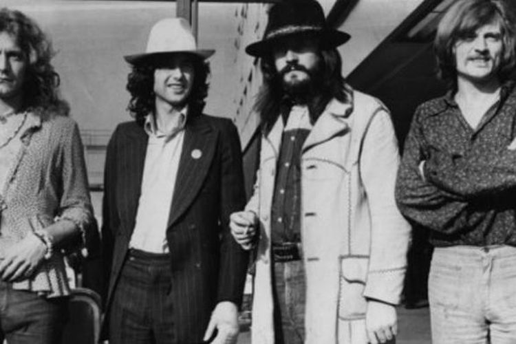 Led Zeppelin beranggotakan (dari kiri ke kanan) Robert Plant, Jimmy Page, John Bonham, dan John Paul Jones.