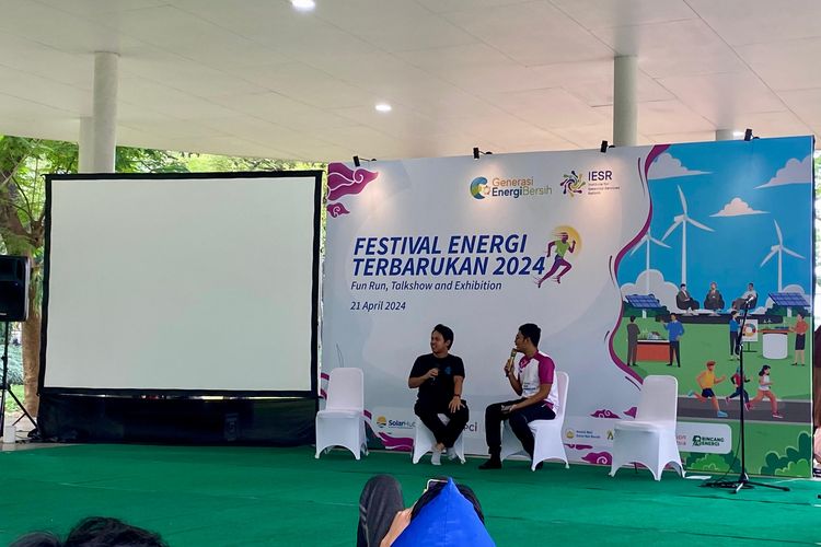 Talkshow acara Festival Energi Terbarukan 2024 di Tebet Eco Park, Jakarta Selatan, Minggu (21/4/2024). 