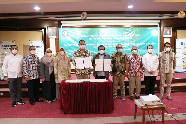 FIK UMJ dan Rumah Sakit Islam Jakarta menjalin kerja sama program keperawatan yang diikuti 37 perawat RSIJ. Seremoni penandatanganan kerja sama dilakukan Auditorium Ahmad Dahlan RSIJ Cempaka Putih, Jakarta(4/3/2022).
