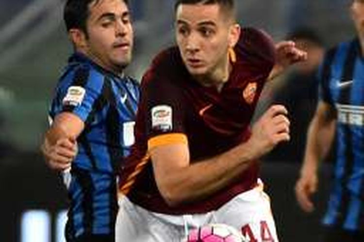 Bek tengah AS Roma, Kostas Manolas, tampil pada laga Serie A kontra Inter Milan di Stadion Olimpico, 19 Maret 2016.