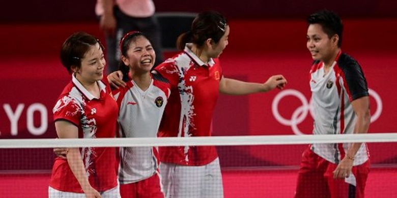 Suasana seusai pertandingan final bulu tangkis ganda putri Olimpiade Tokyo 2020 yang mempertemukan Greysia Polii/Apriyani Rahayu (Indonesia) vs Chen Qingchen/Jia Yifan (Chinaa) di Lapangan 1 Musashino Forest Sports Plaza, Tokyo, Jepang, pada Senin (2/8/2021).