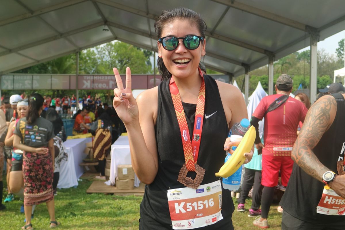 Sigi Wimala usai tiba di garis finish Borobudur Marathon 2018
