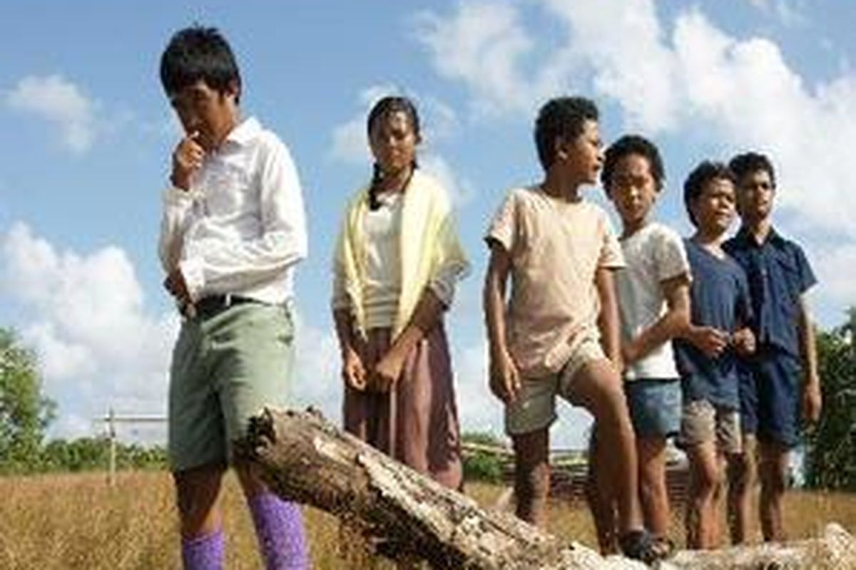 Film Laskar Pelangi diangkat dari novel laris karangan Andera Hirata. 