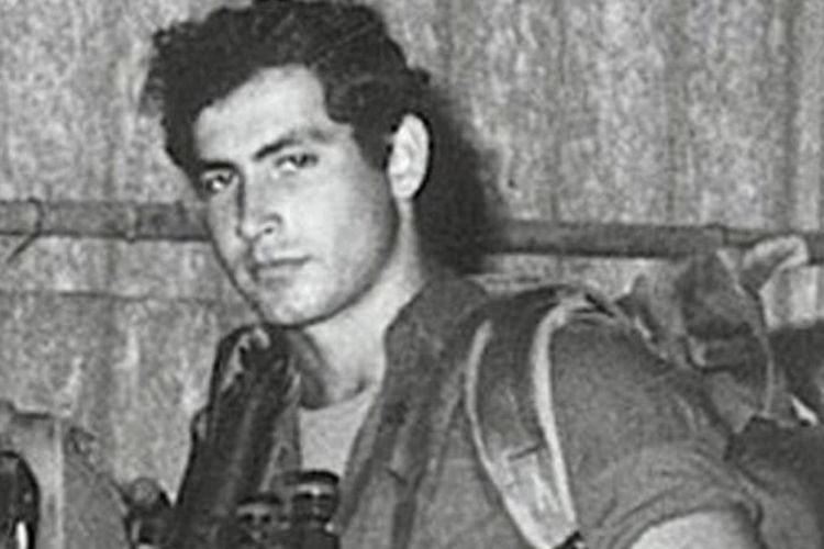 Benyamin Netanyahu, perdana menteri Israel, saat masih menjadi anggota pasukan khusus Sayeret Matkal yang mengakhiri pembajakan pesawat maskapai Sabena pada 9 Mei 1972.