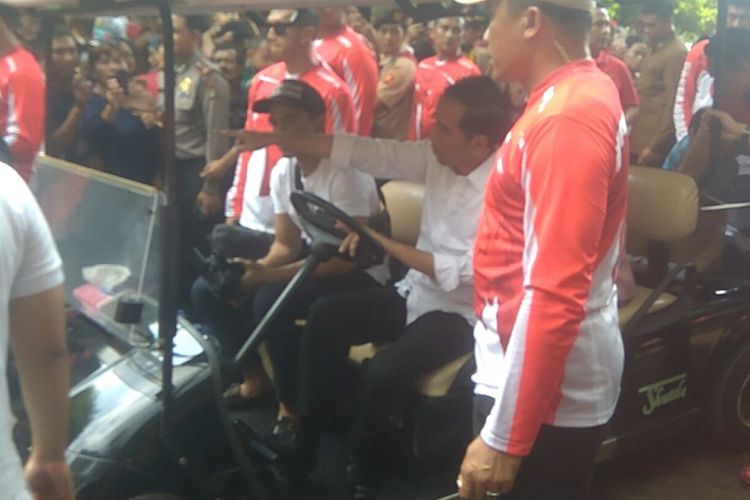 Presiden Joko Widodo saat berkunjung ke Taman Margasatwa Ragunan, Kamis (29/6/2017).