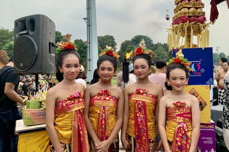 Cerita Penonton Tari Kecak TMII, Rela Lihat Pertunjukan dari Jauh