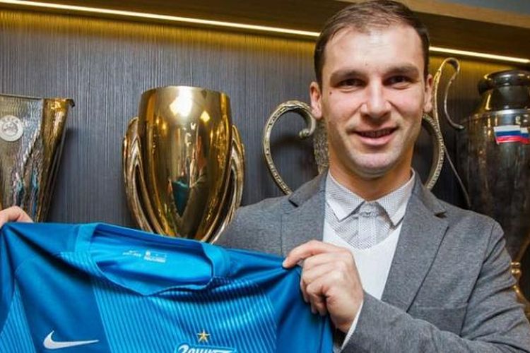 Branislav Ivanovic resmi bergabung dengan Zenit St Petersburg, Rabu (1/2/2017).