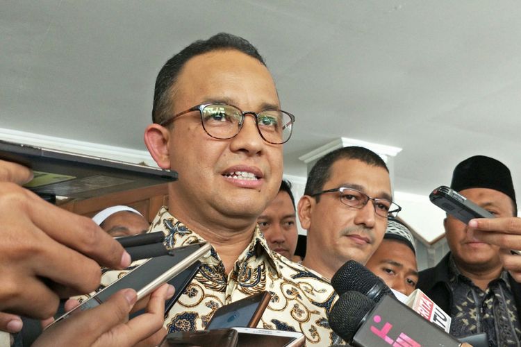 Gubernur DKI Jakarta Anies Baswedan di Asrama Haji Pondok Gede, Jakarta Timur, Sabtu (6/1/2018).
