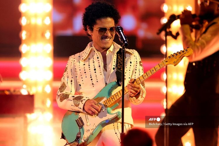 Penyanyi asal Amerika Serikat Bruno Mars tampil di panggung GRAMMY Awards ke-64 di MGM Grand Garden Arena, Las Vegas, pada 3 April 2022.
