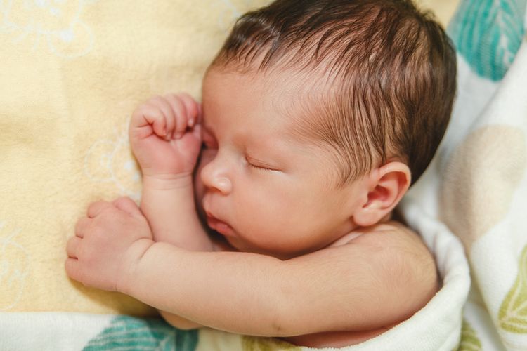 9 Penyebab Bayi Berkeringat Saat Tidur, Kapan Perlu ke Dokter?