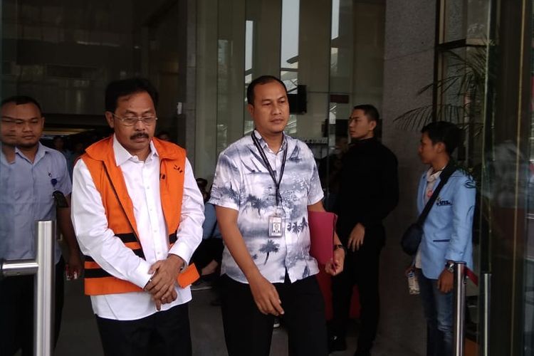 Komisi Pemberantasan Korupsi (KPK) memperpanjang masa penahanan Gubernur Kepulauan Riau (Kepri) Nurdin Basirun; Kepala Dinas Kelautan dan Perikanan Kepri Edy Sofyan; Kepala Bidang Perikanan Tangkap Kepri, Budi Hartono dan pihak swasta, Abu Bakar.