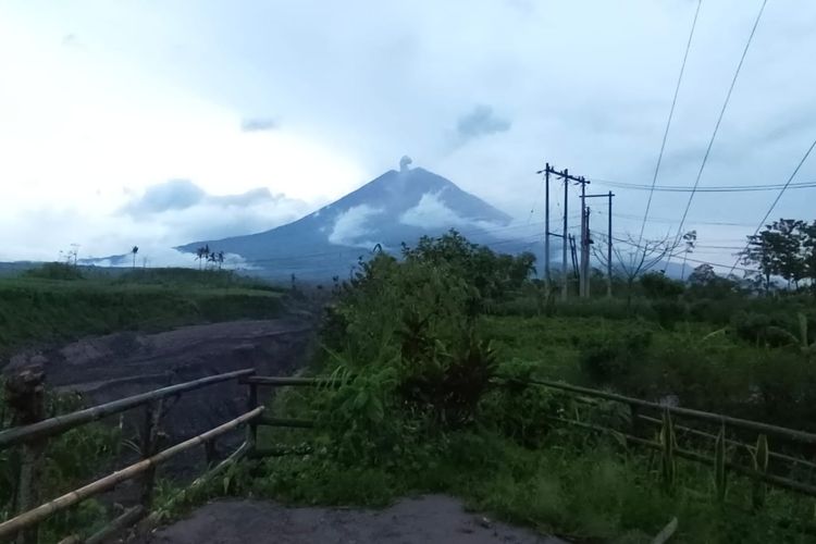 BPBD Lumajang Jelaskan Faktor Gunung Semeru Luncurkan 2 Kali Awan Panas dalam 3 Hari